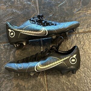 Nike Black and Gold Athletic Cleats